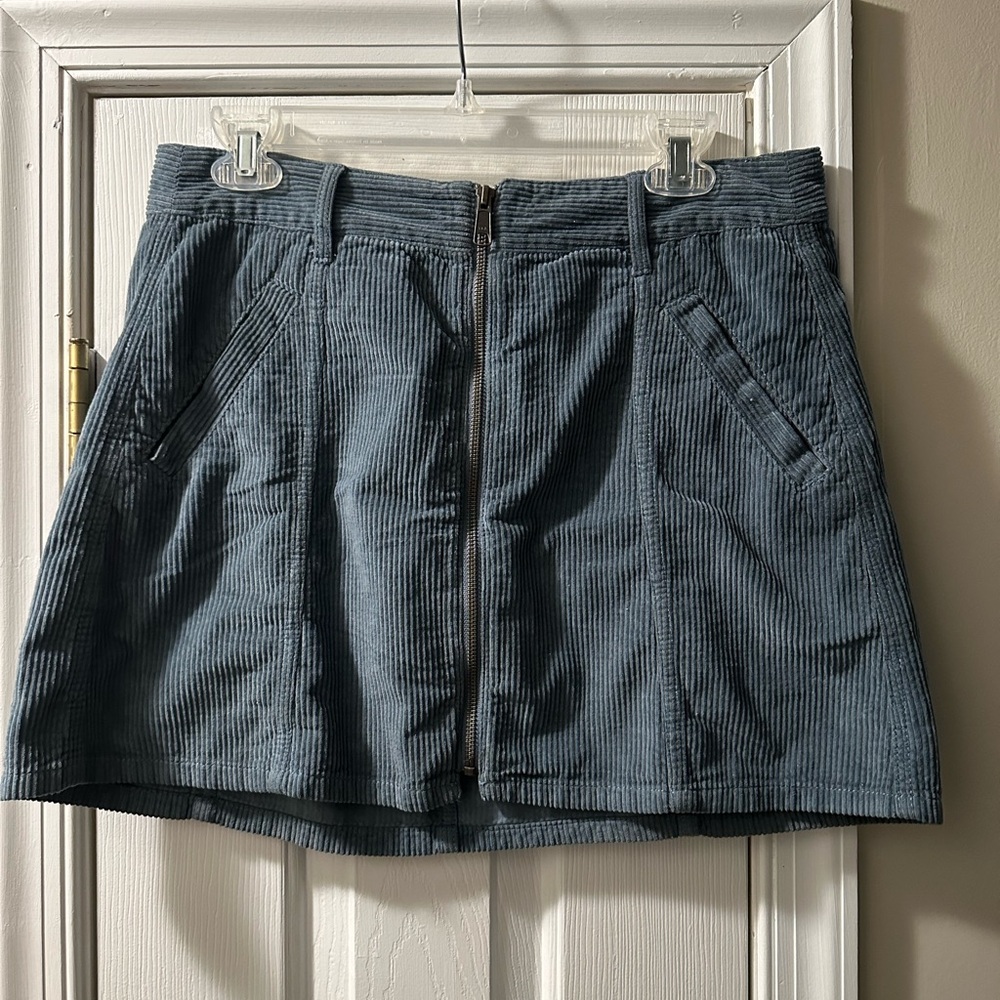 American eagle size 10 corduroy blue zip up skirt